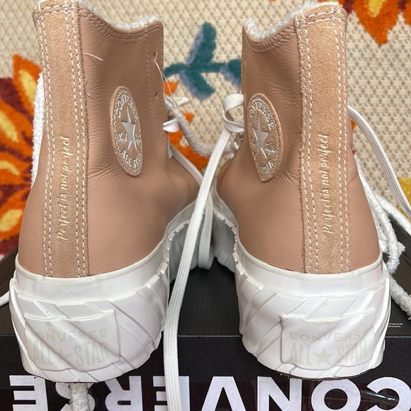 Converse 573073C
CTAS LIFT 2X HI
VACHETTA BEIGE/VINTAGE WHITE
WMNS Platforms - Picture 14 of 16